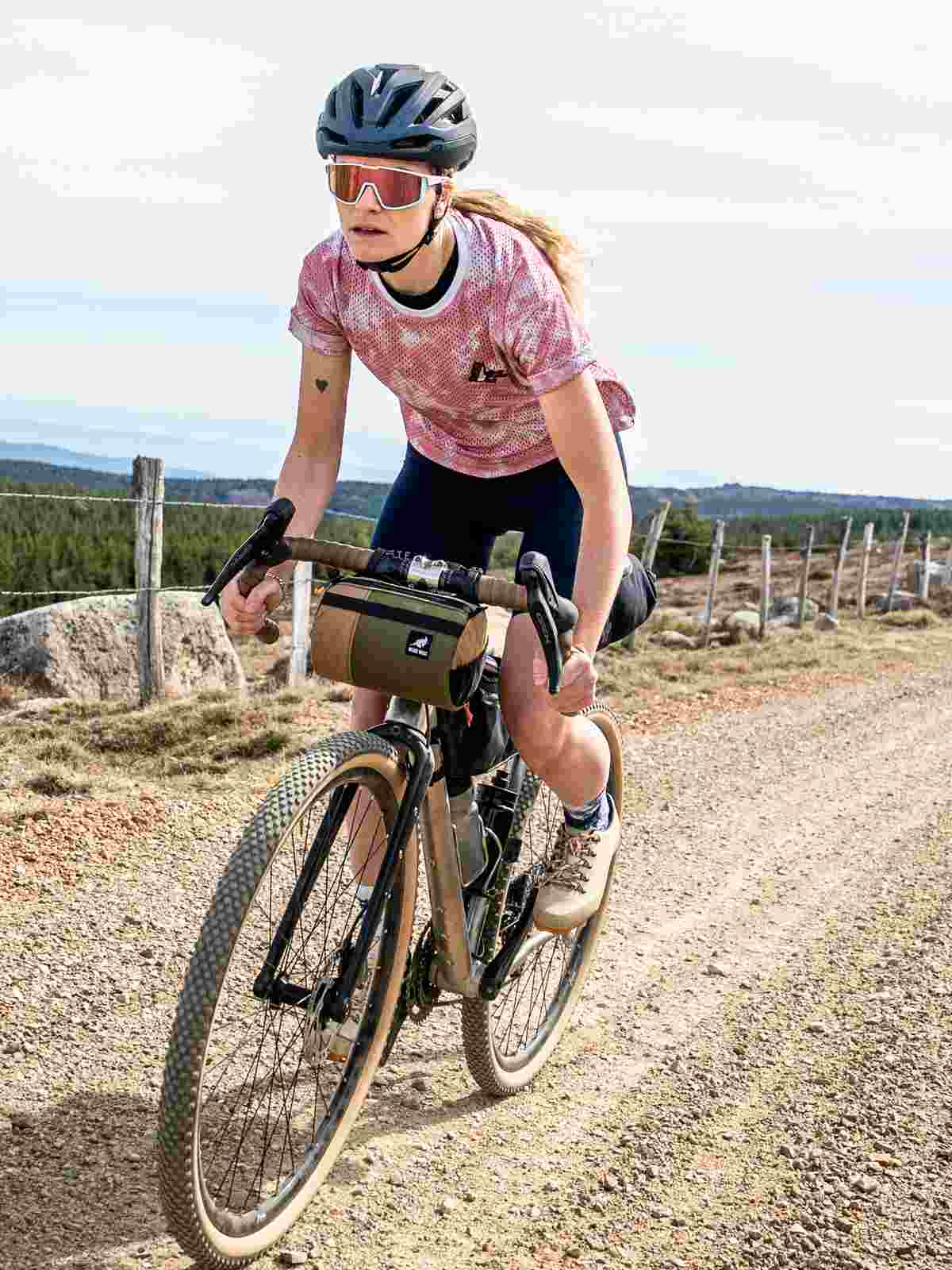 Okulary rowerowe Julbo Fury - pastelowy różowy/pastelowy niebieski | Spectron cat 3Cf - M - Adventure Sports