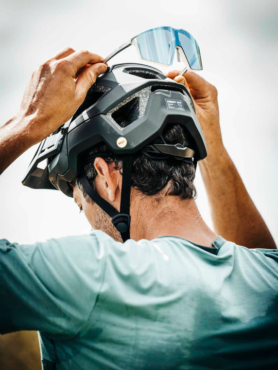 Kask rowerowy Julbo Forest Evo biało czarny - Adventure Sports
