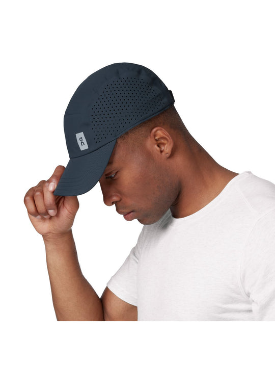 Czapka do biegania ON RUNNING Lightweight Cap granatowy
