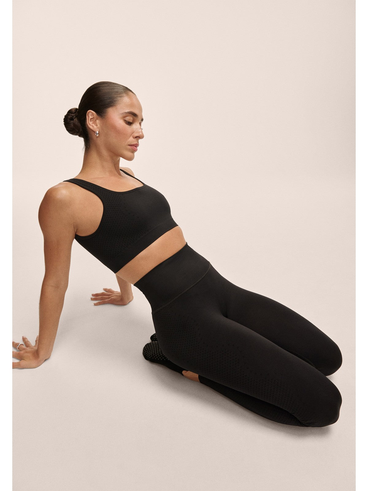 Legginsy damskie CASALL Scallop High Waist Seamless Tights czarny - Adventure Sports