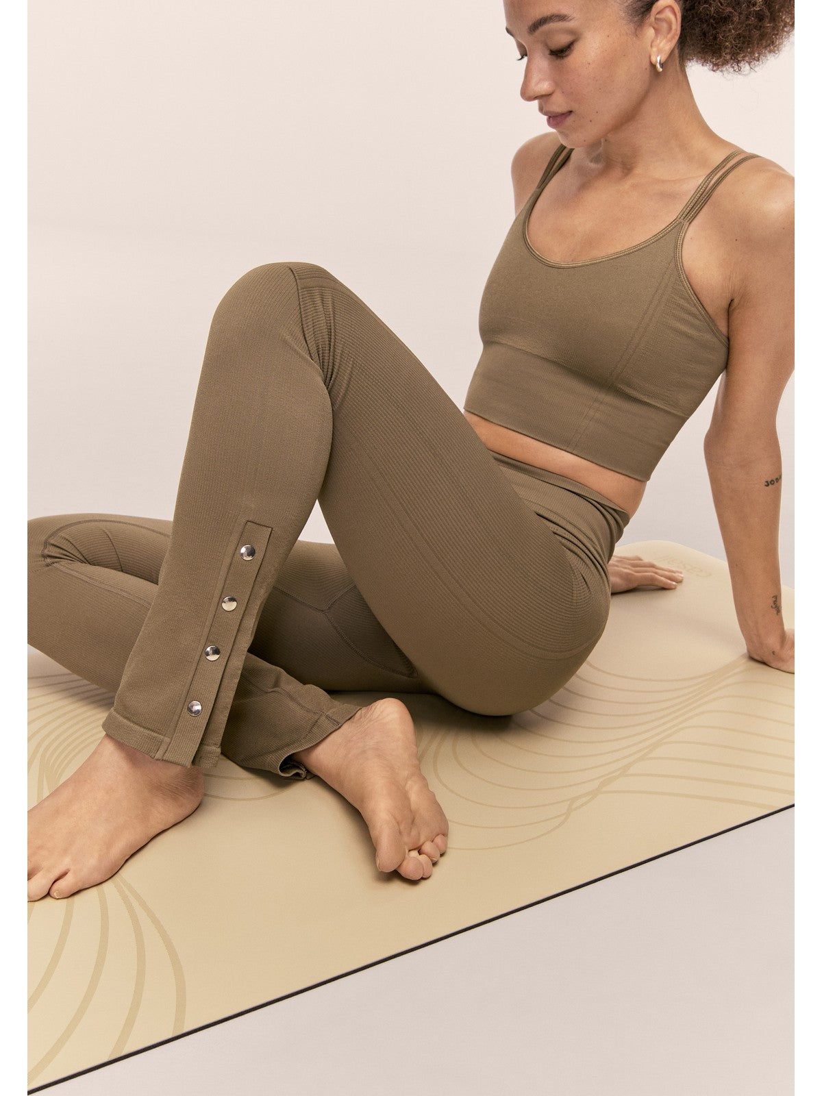 Spodnie damskie CASALL Seamless Rib Slit Pants kolor zielony