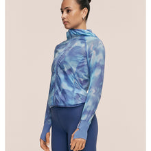 Kurtka damska CASALL Breeze Printed Running Jacket kolor granatowy

