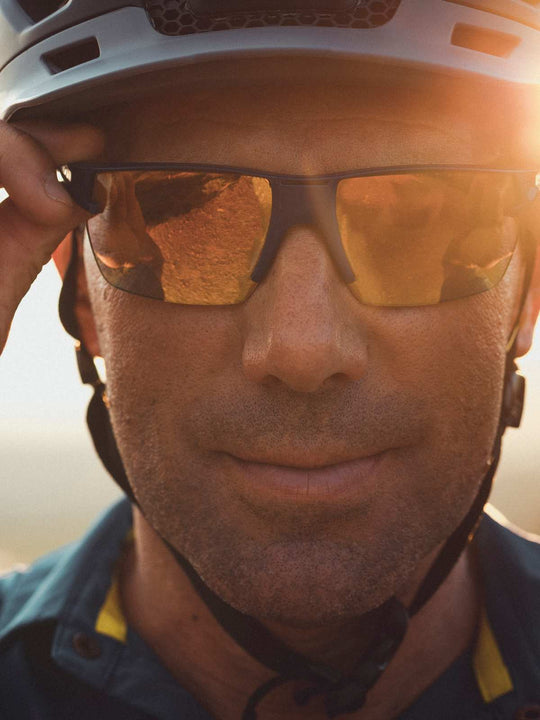 Okulary fotochromowe JULBO OUTLINE - czarny | Reactiv Light Amplifier Cat 1-3 - L - Adventure Sports
