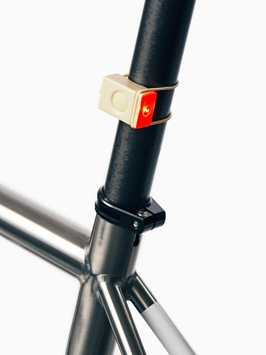 Lampka rowerowa BOOKMAN Block Light Rear 18lm beżowy
