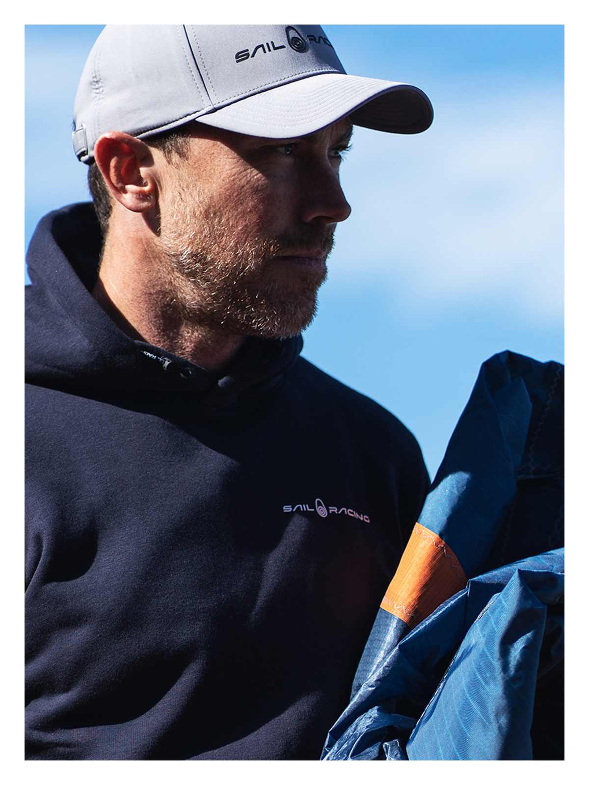 Bluza bawełniana męska SAIL RACING Bowman Logo Hood Granatowy - Adventure Sports