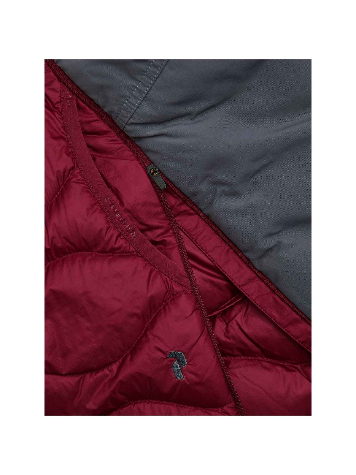 Szorty PEAK PERFORMANCE W Helium Down Shorts bordowy
