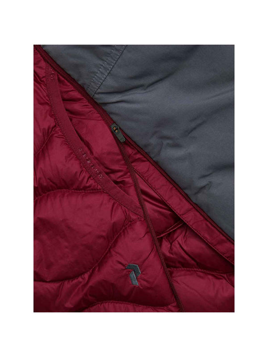 Szorty PEAK PERFORMANCE W Helium Down Shorts bordowy
