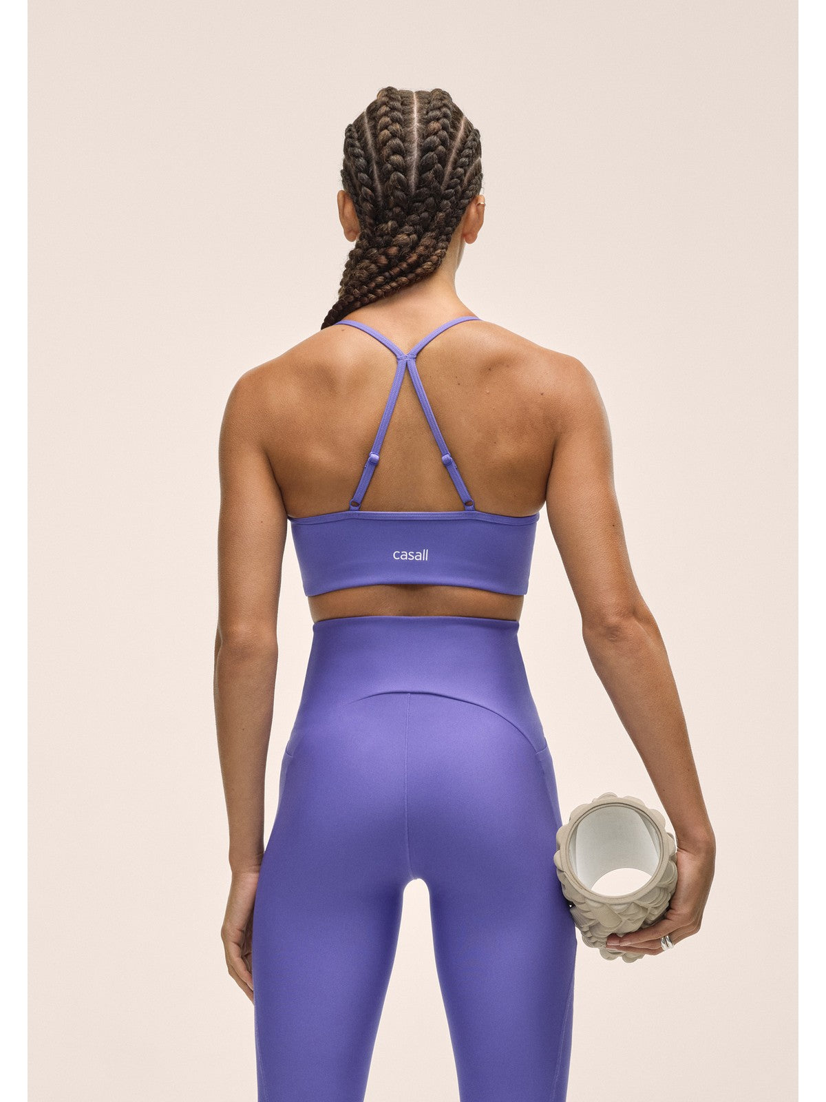 Stanik Casall Sleek Strappy Sports Bra kolor fioletowy