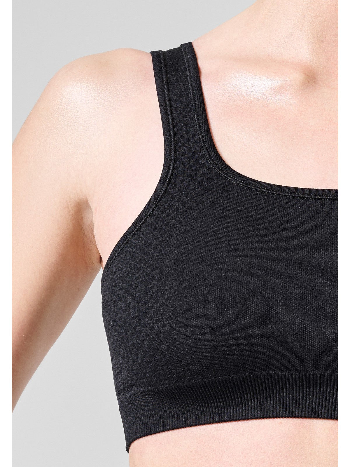 Top damski treningowy CASALL Scallop Seamless Bralette czarny - Adventure Sports