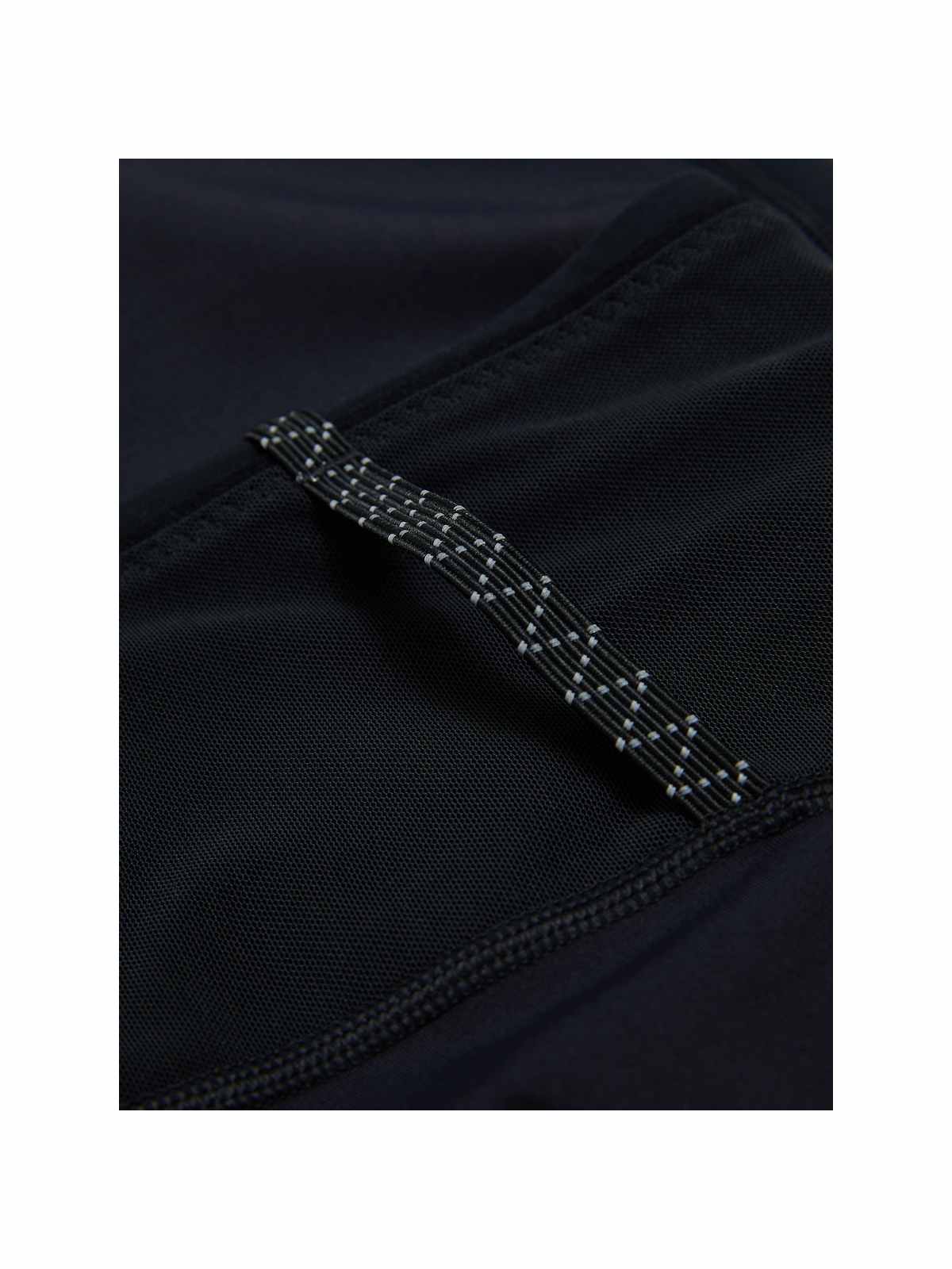 adventuresports legginsy-peak-performance-w-light-short-tights-czarny-g80220020-050 detail