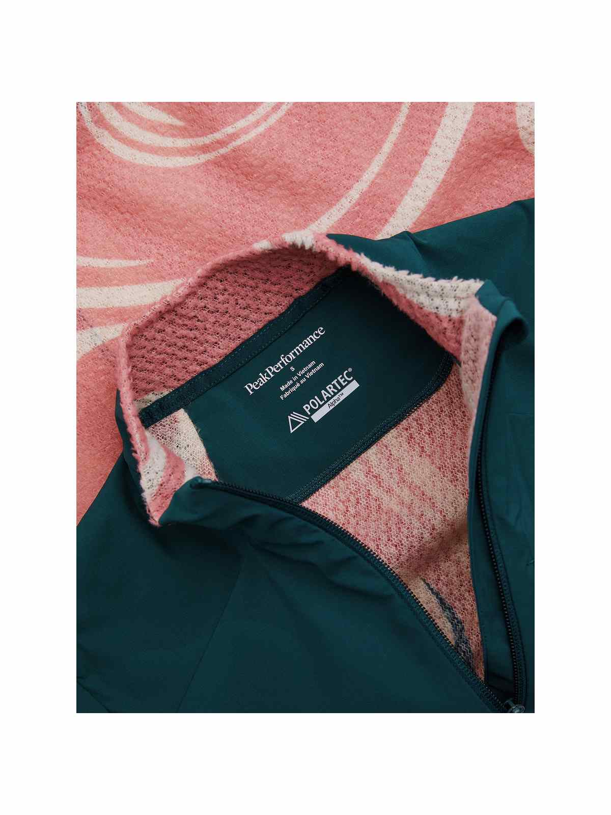 adventuresports bluza-peak-performance-w-freelight-aop-polartec-alpha-half-zip-g81129010-310 detail1