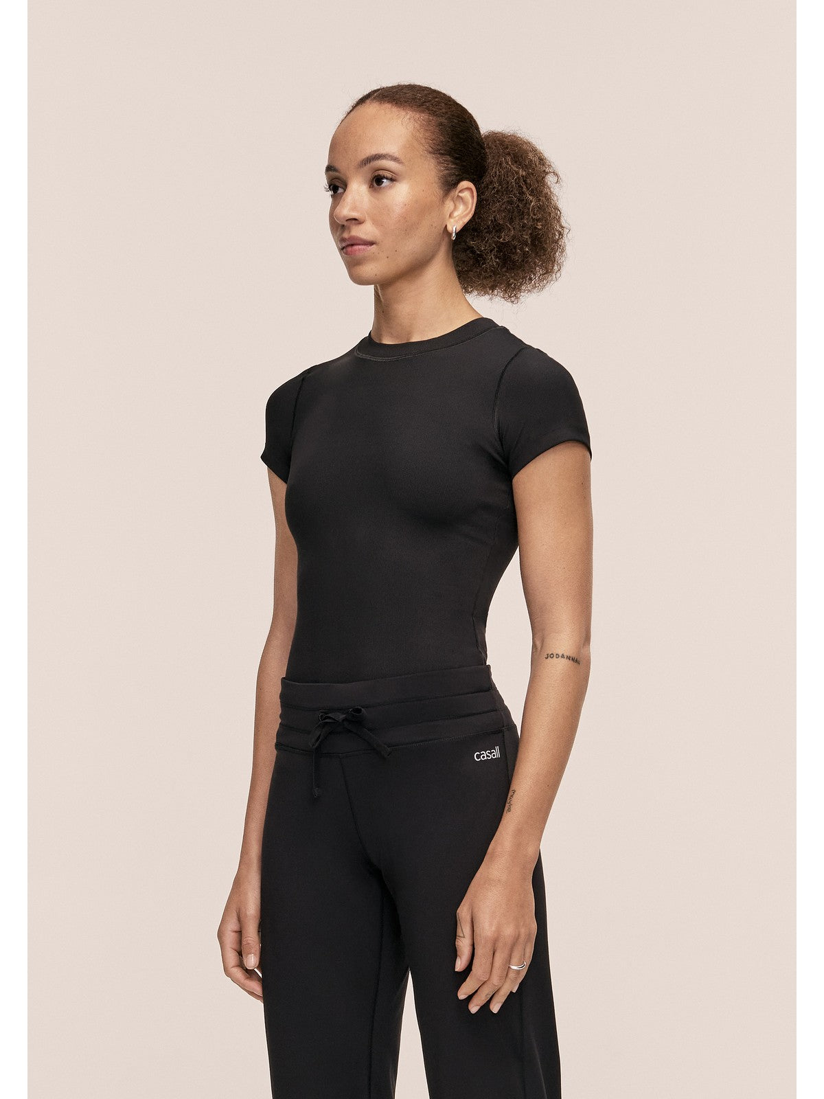 Koszulka damska CASALL Defined Rib Tee kolor czarny