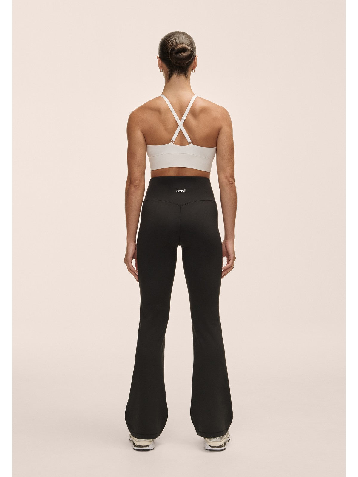 Spodnie damskie CASALL Soft Touch Flared Pants kolor czarny