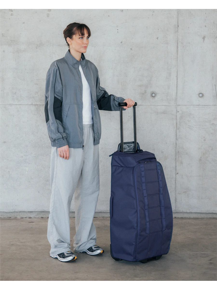 Torba podróżna na kółkach Db™ Hugger Roller Bag Check-In 60L niebieski