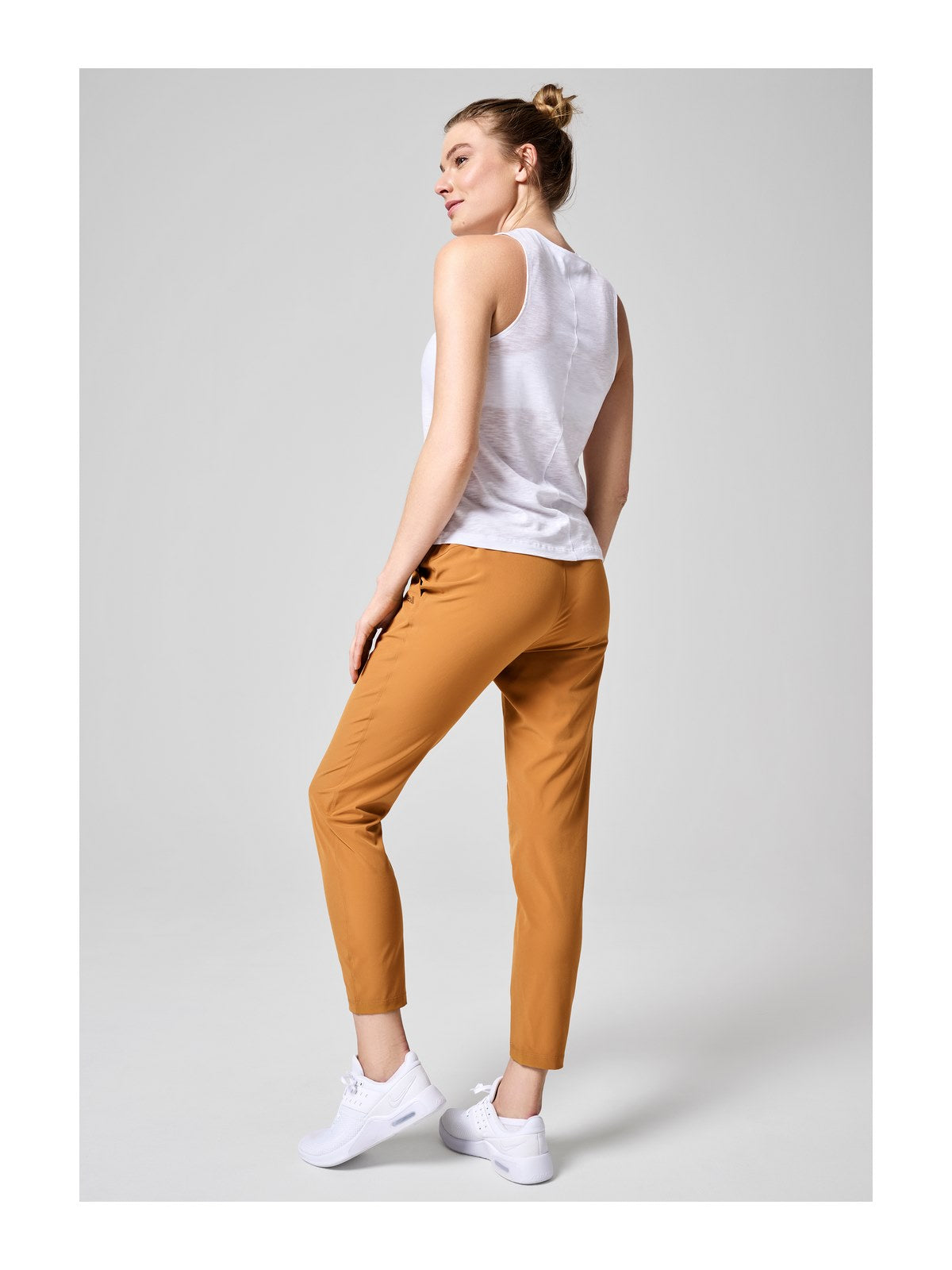 Spodnie CASALL Slim Woven Pants żółty - Adventure Sports