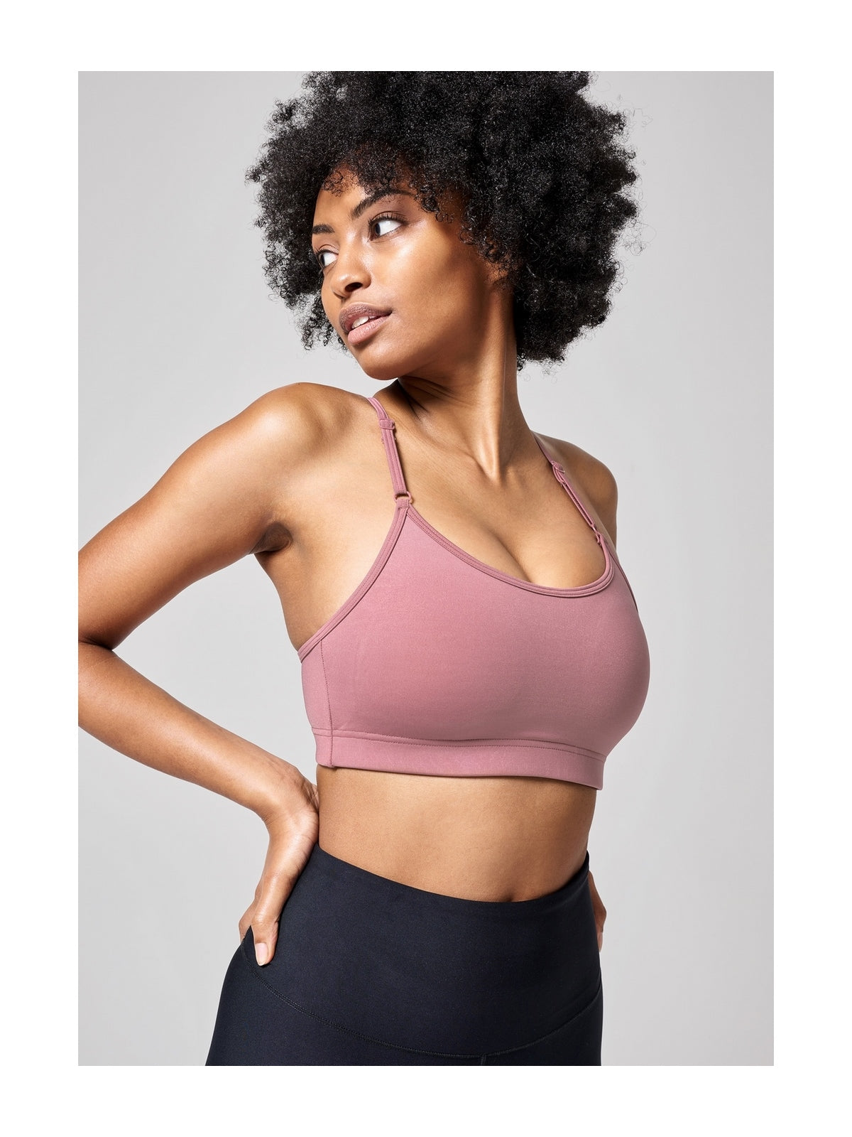Stanik treningowy CASALL Strappy Sports Bra różowy - Bielizna - Adventure